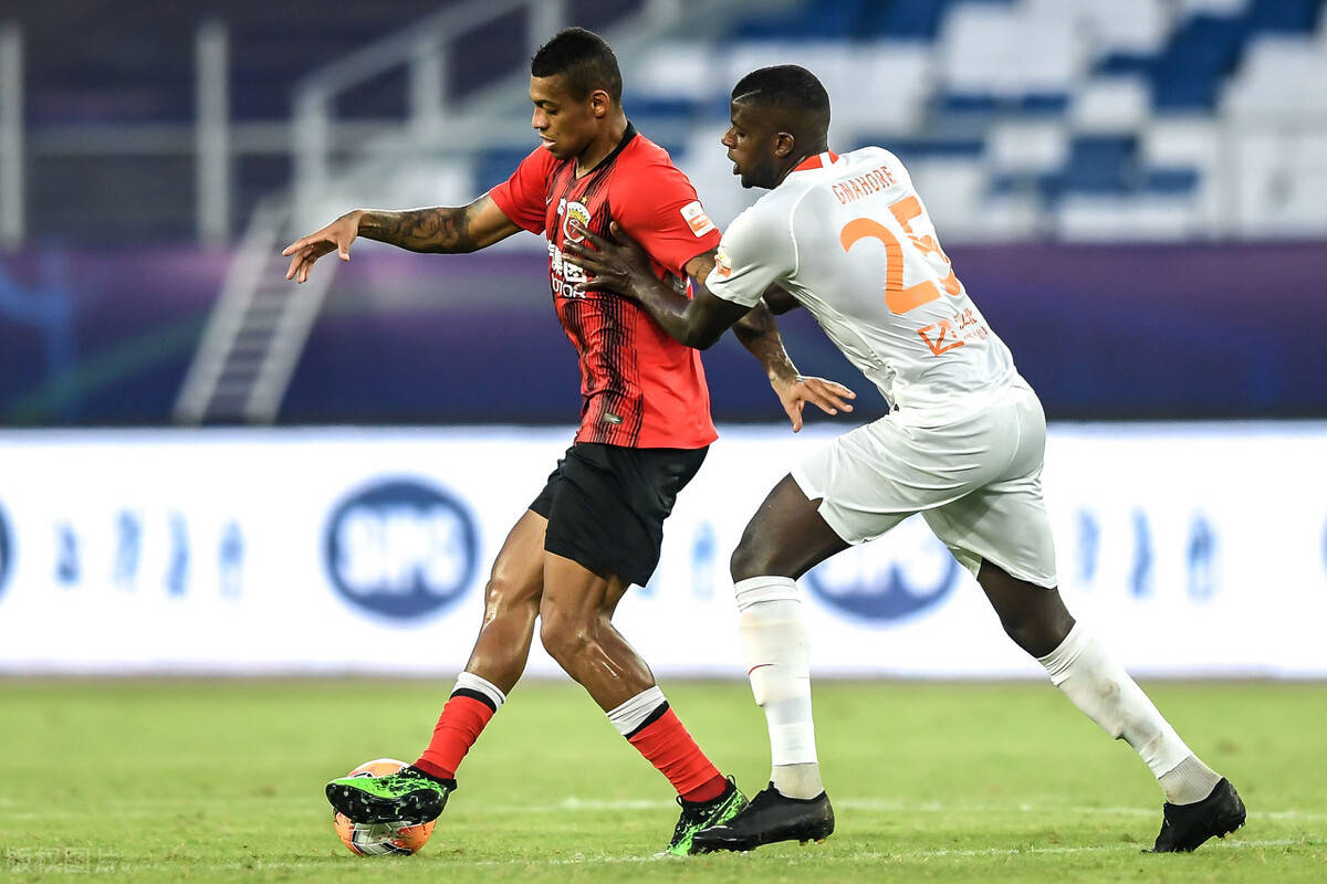 包含转折点广州队复出首秀；国王杯转会期攻防权衡；信心回归；纪律约束更严格的词条-爱游戏